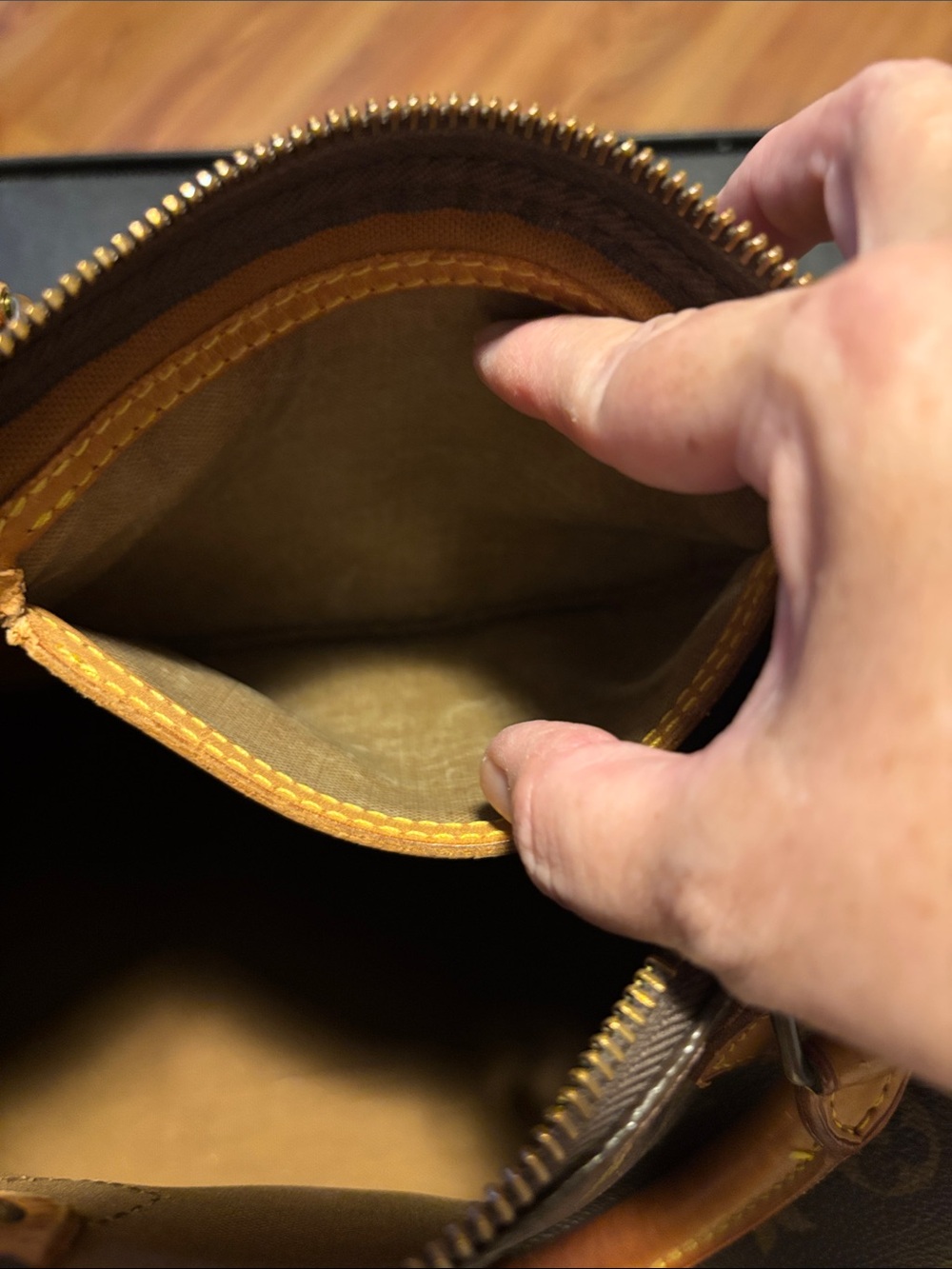 Louis Vuitton Monogram Canvas- Speedy 30 - Picture 11 of 15